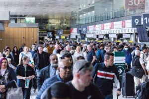 “अब तो हैकर्स भी उड़ने लगे हैं”: एयरपोर्ट्स पर रैनसमवेयर का खतरा बढ़ता जा रहा है