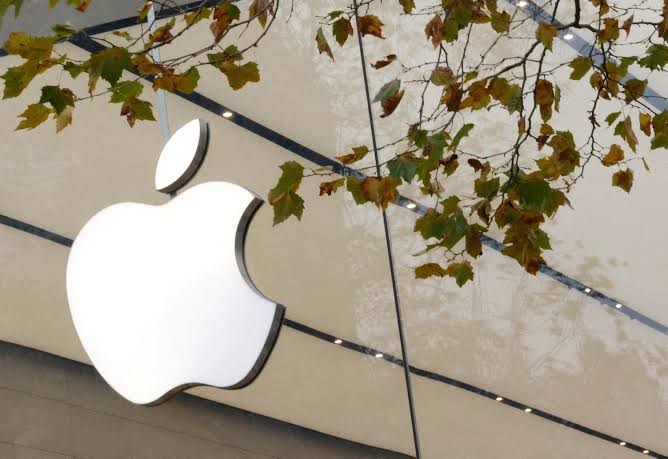 Apple पर कॉपीराइट किताबों से AI ट्रेनिंग के लिए मुकदमा