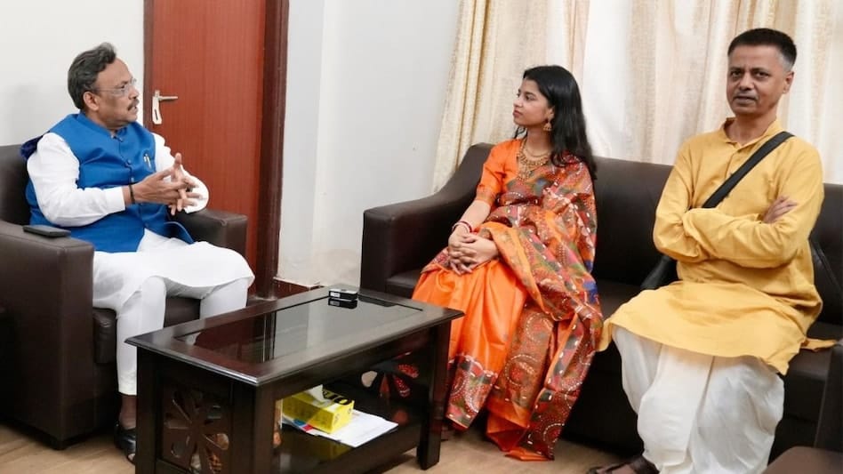 मैथिली ठाकुर चुनाव मैदान में: अलीनगर से BJP की नई उम्मीद