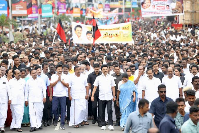 लोकतंत्र पर सवाल: DMK ने सुप्रीम कोर्ट में चुनाव आयोग के SIR आदेश को चुनौती दी
